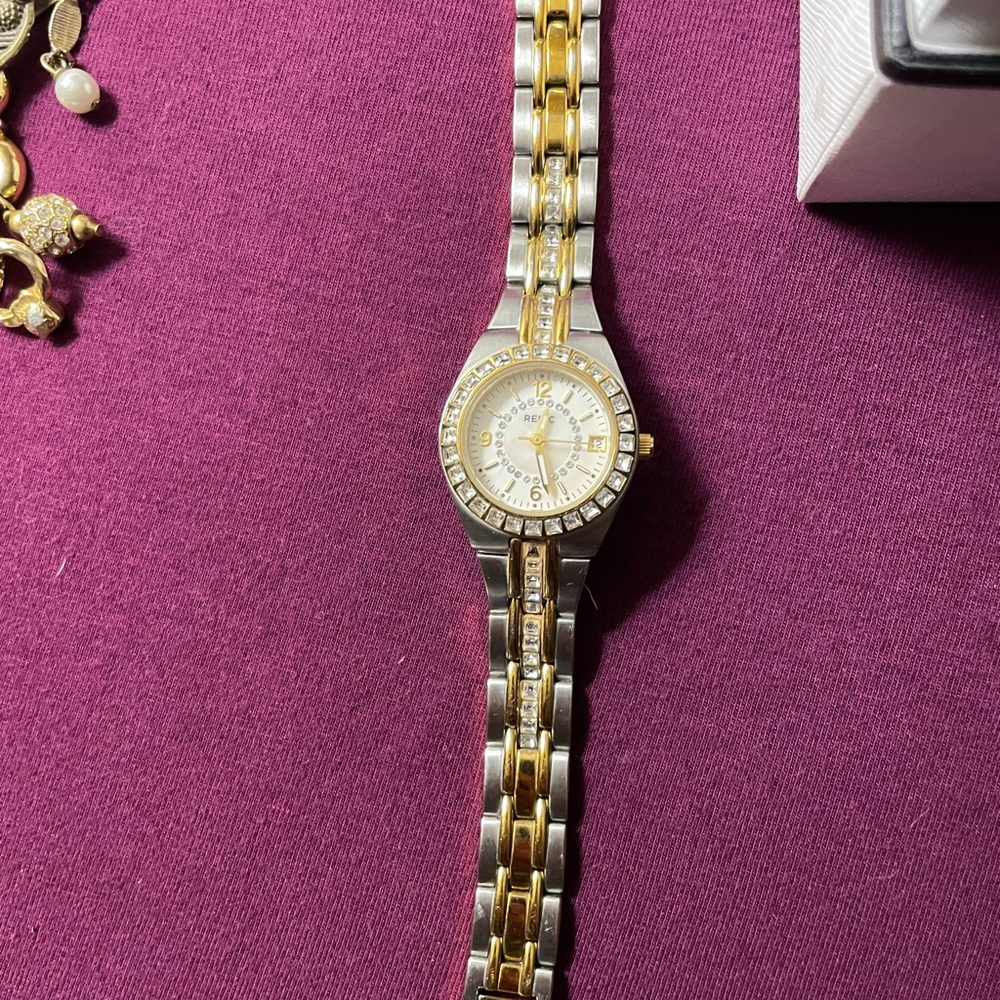 Ladies Relic Watch - Picture 8 of 8